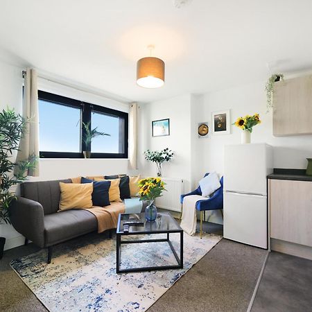 Modern Apartments With Free Parking Near Heathrow Colnbrook Εξωτερικό φωτογραφία