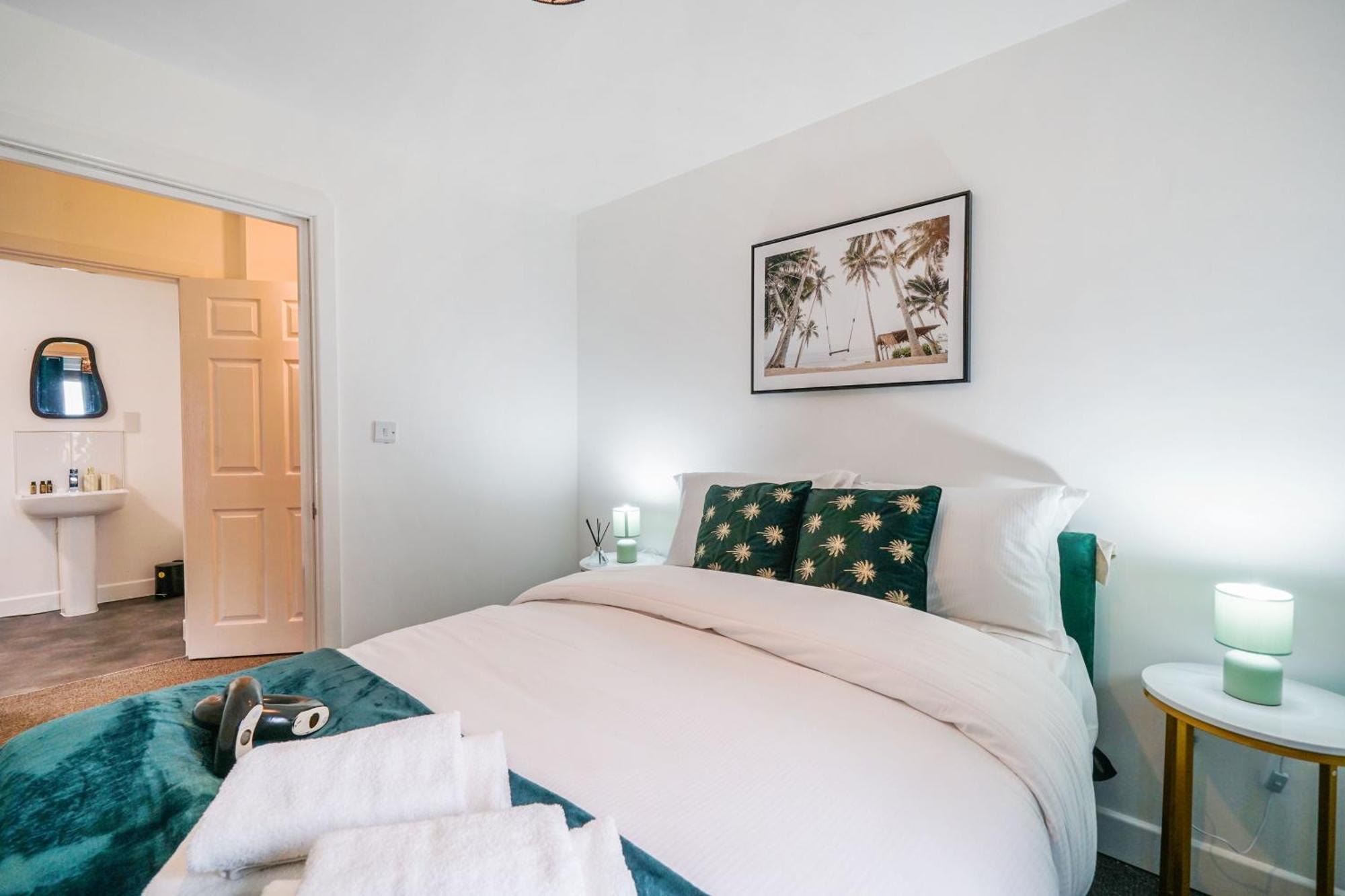 Modern Apartments With Free Parking Near Heathrow Colnbrook Εξωτερικό φωτογραφία