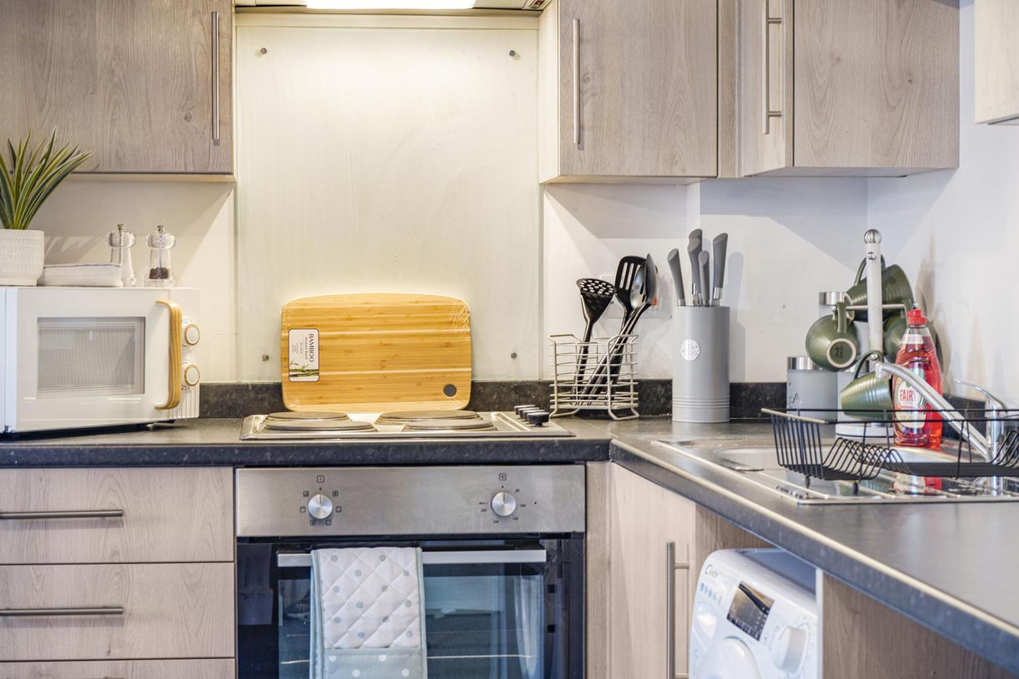 Modern Apartments With Free Parking Near Heathrow Colnbrook Εξωτερικό φωτογραφία