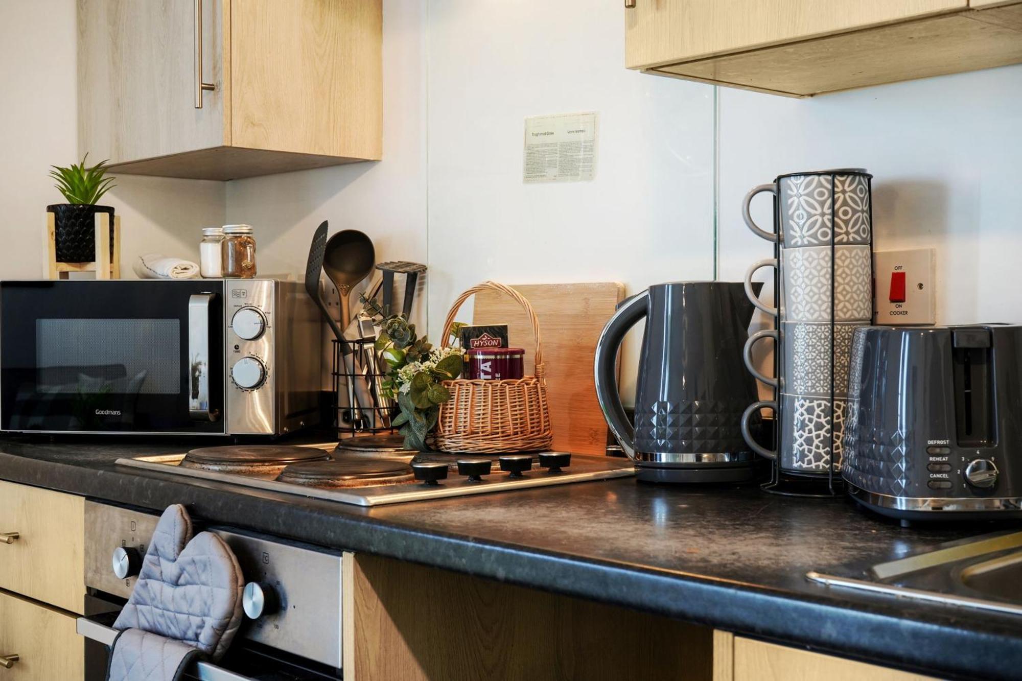 Modern Apartments With Free Parking Near Heathrow Colnbrook Εξωτερικό φωτογραφία