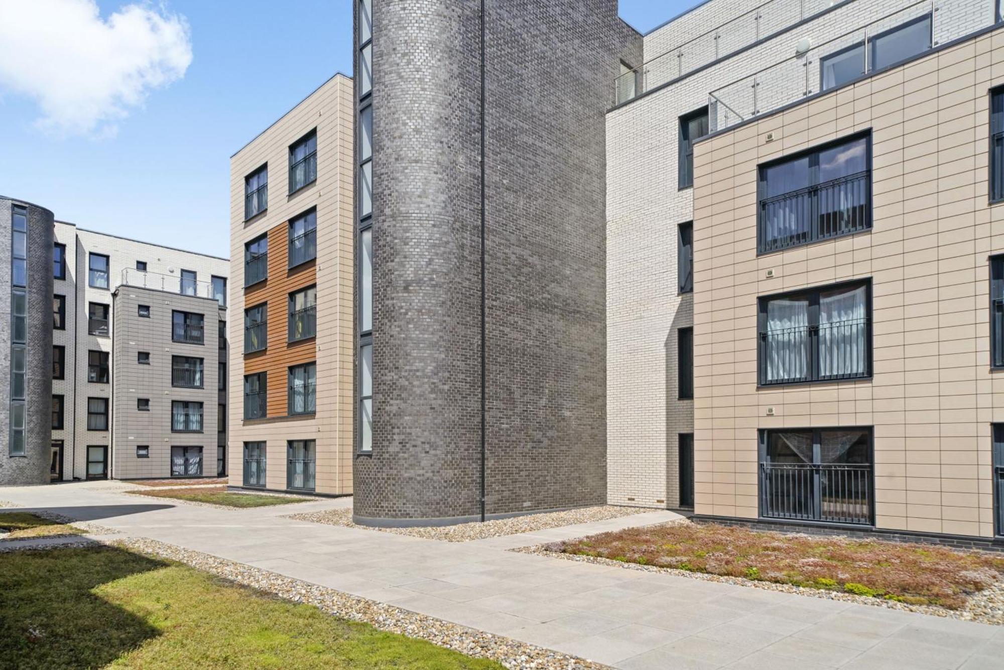 Modern Apartments With Free Parking Near Heathrow Colnbrook Εξωτερικό φωτογραφία