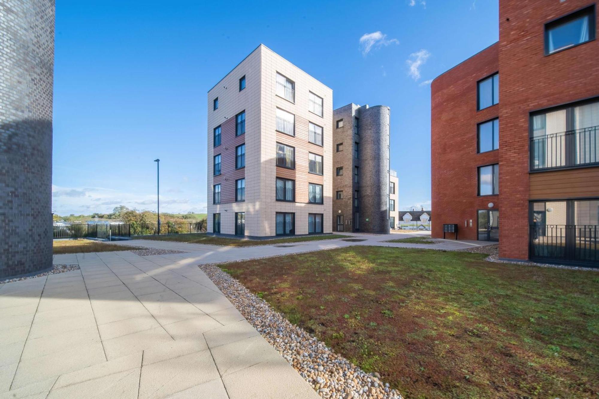 Modern Apartments With Free Parking Near Heathrow Colnbrook Εξωτερικό φωτογραφία