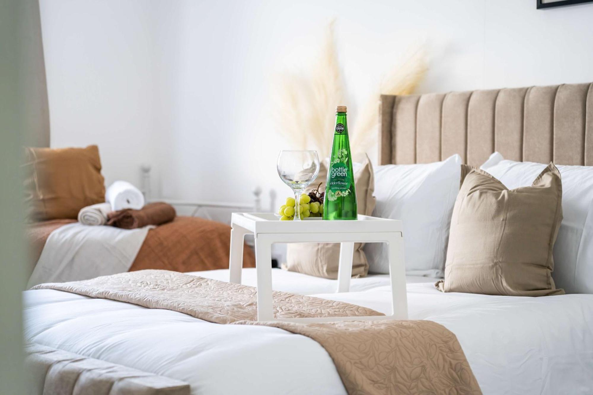 Modern Apartments With Free Parking Near Heathrow Colnbrook Εξωτερικό φωτογραφία