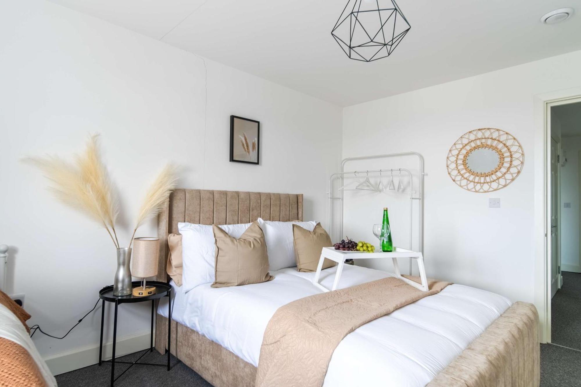 Modern Apartments With Free Parking Near Heathrow Colnbrook Εξωτερικό φωτογραφία