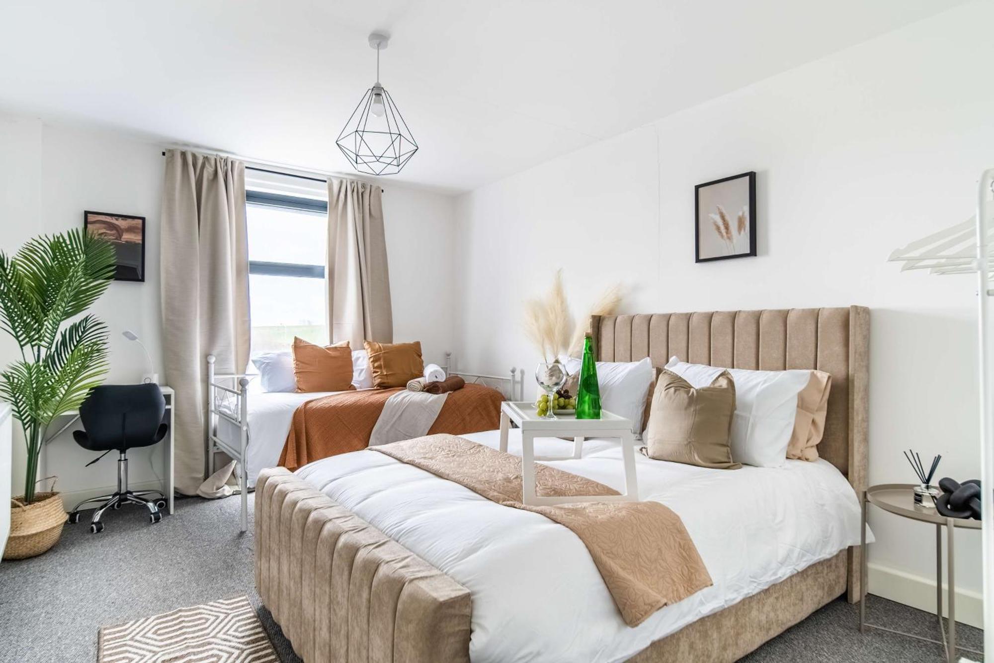 Modern Apartments With Free Parking Near Heathrow Colnbrook Εξωτερικό φωτογραφία