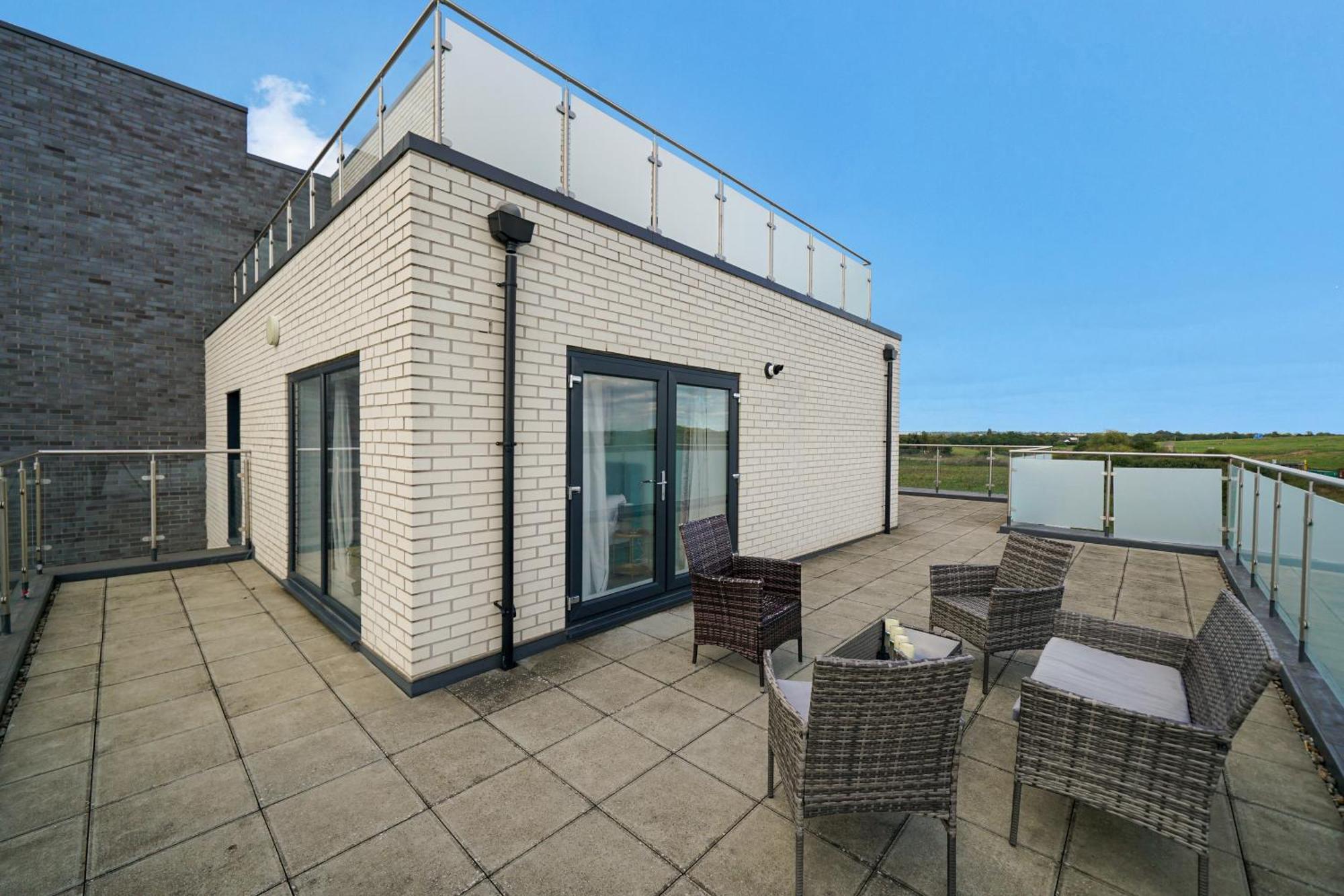 Modern Apartments With Free Parking Near Heathrow Colnbrook Εξωτερικό φωτογραφία