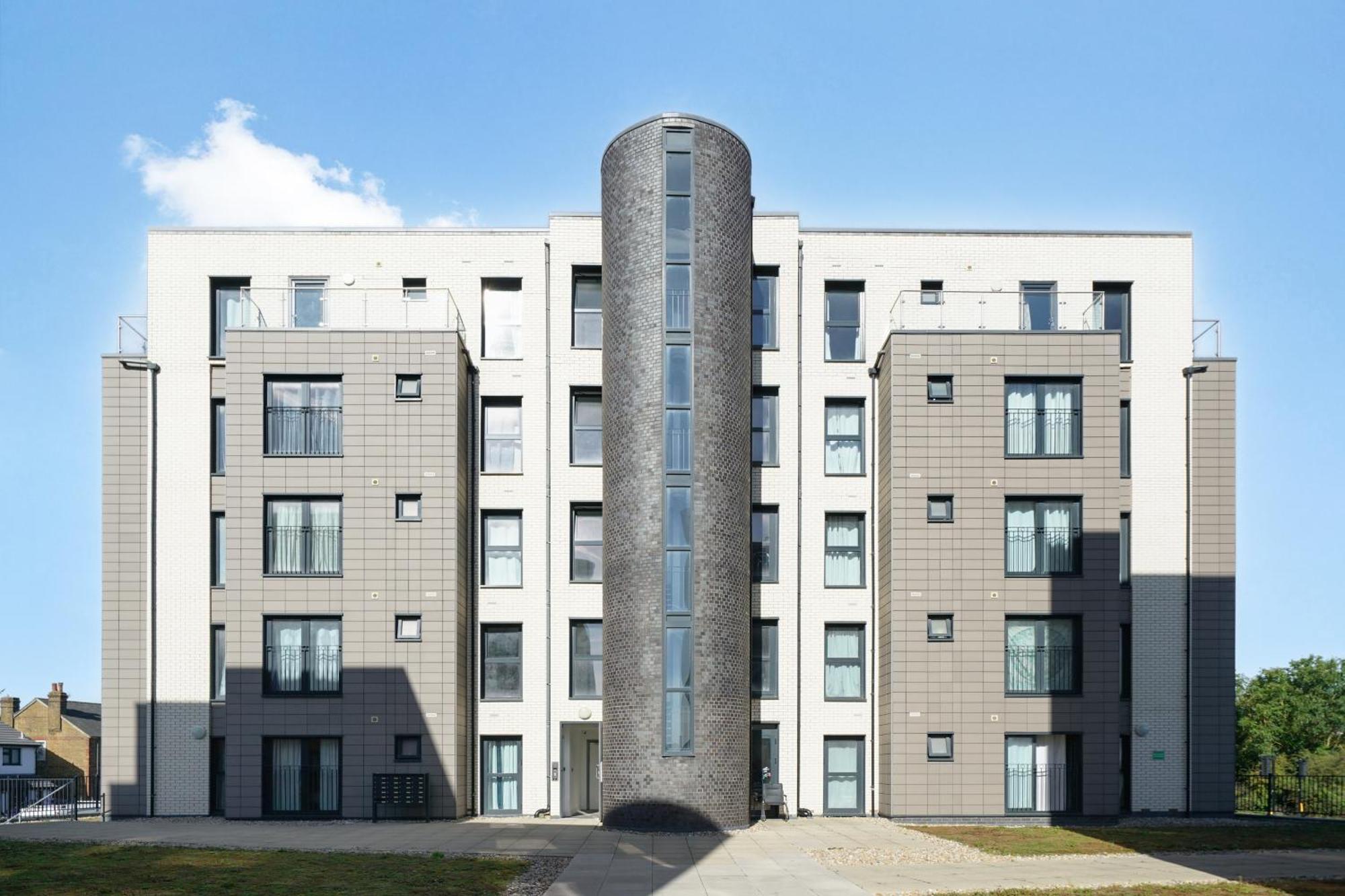 Modern Apartments With Free Parking Near Heathrow Colnbrook Εξωτερικό φωτογραφία