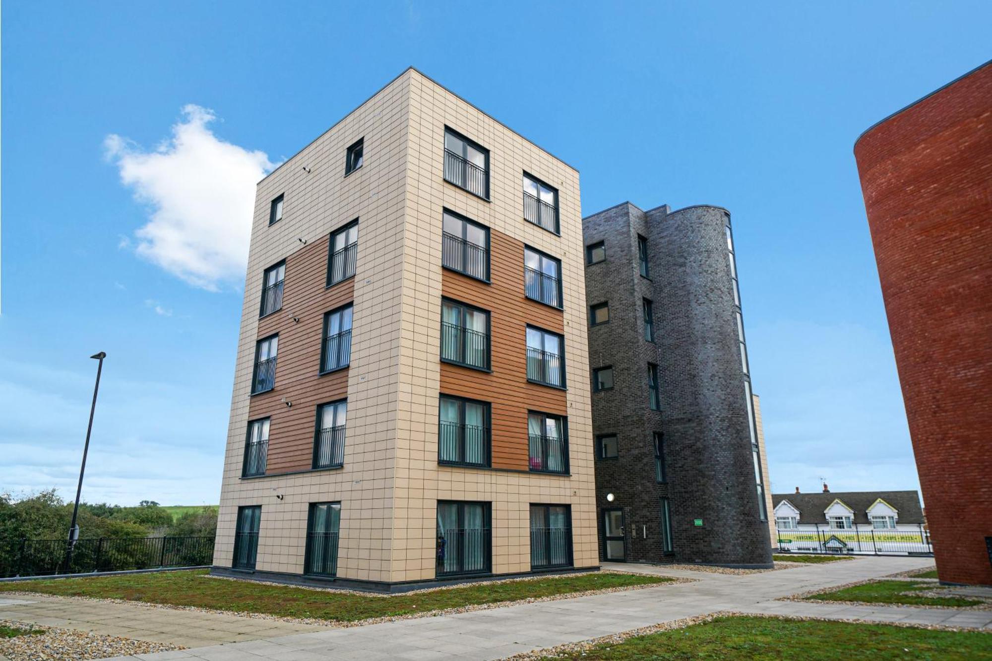 Modern Apartments With Free Parking Near Heathrow Colnbrook Εξωτερικό φωτογραφία